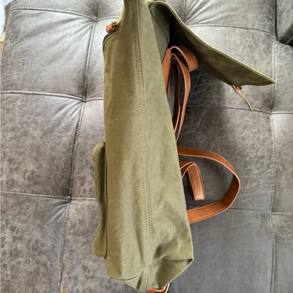 Billabong Backpack with Leather Strap Olive Green 17”x14” - Picture 7 of 13